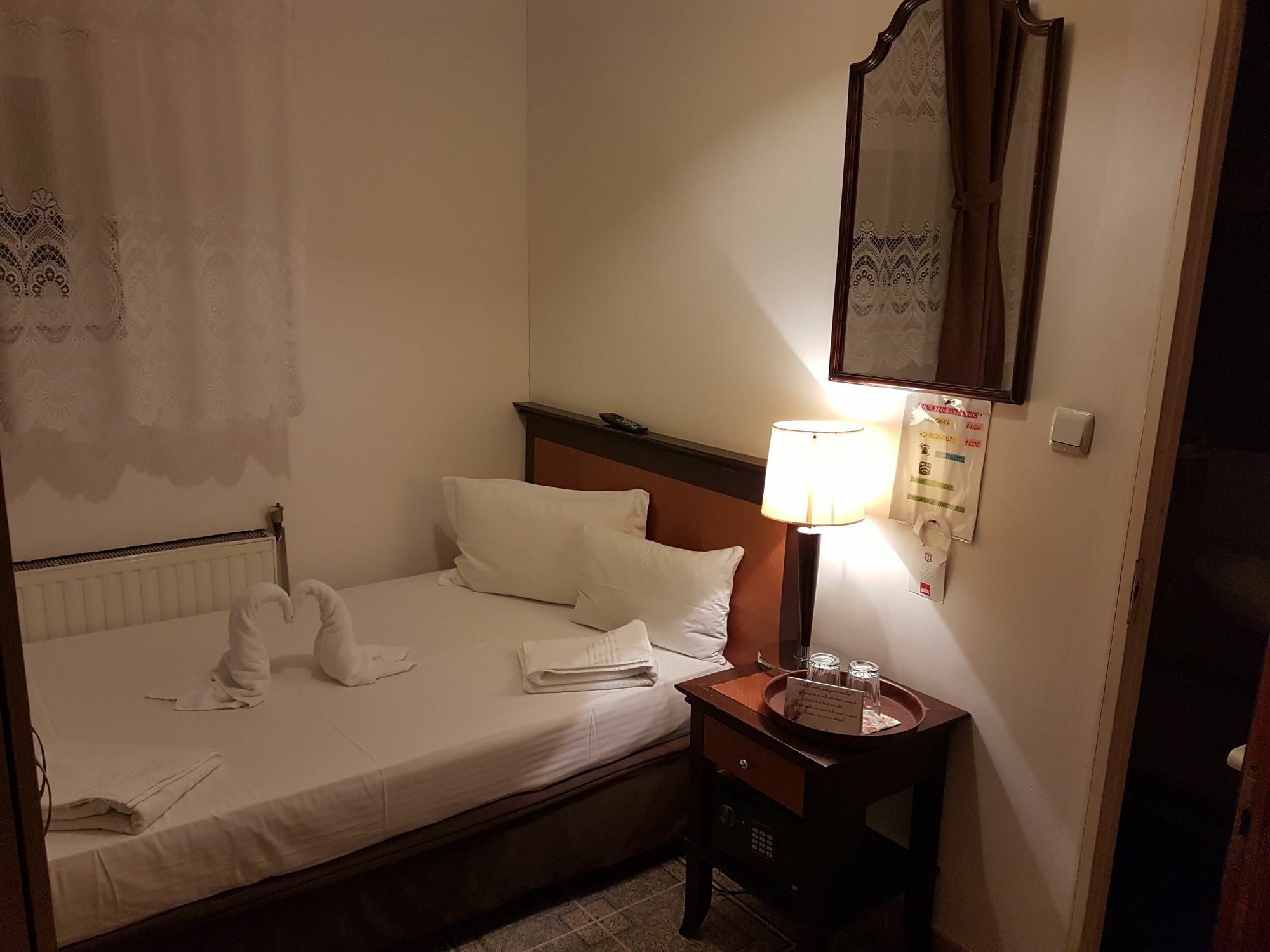 Hostel Litovoi Бухарест Экстерьер фото
